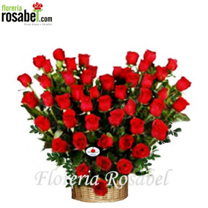 Arreglo Floral Corazon de 50 Rosas 