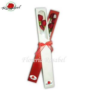 Caja con 3 rosas rojas